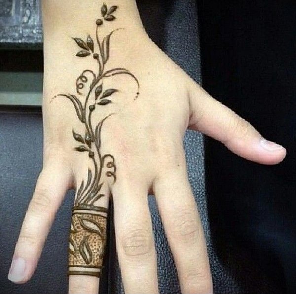 Мехенди розы на руке