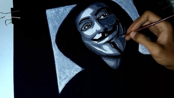 Маски анонимусов разрисованные маркером