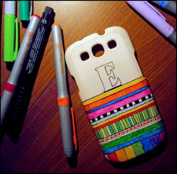 Разрисовать чехол маркером