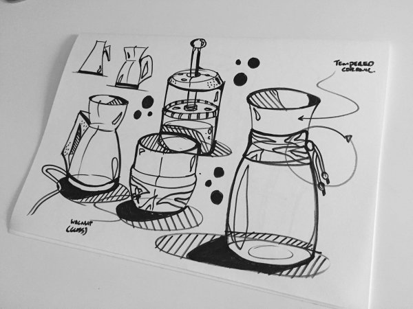 Наброски предметов маркером