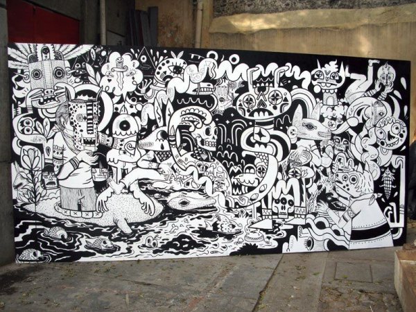 Разрисованная черно белая стена