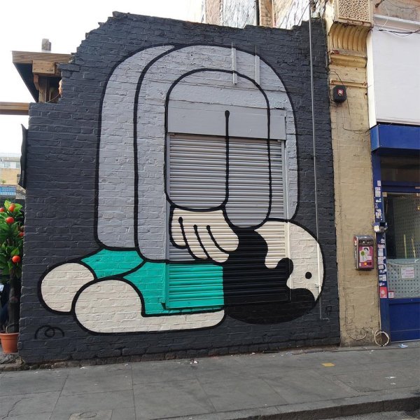 Забавный стрит арт на стене