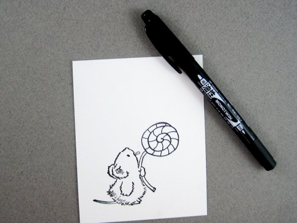 Рисование маркером на тарелке с водой