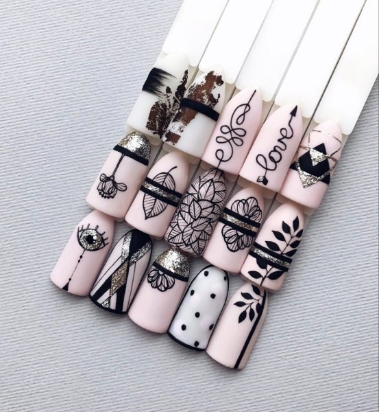 Оригинальный маникюр с надписями