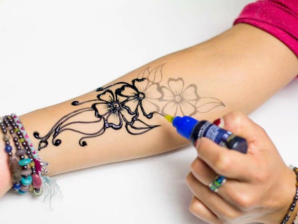 Ручка для рисования тату на теле