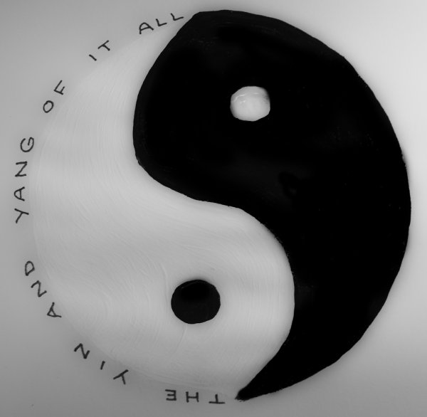 Значок Инь Янь