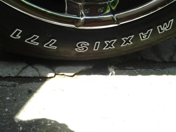 Маркер для надписей на шинах