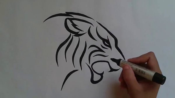 Надписи черным маркером