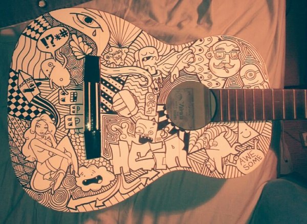 Расписанная гитара маркером