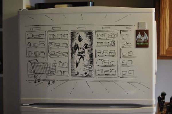 Рисунки на холодильнике маркером
