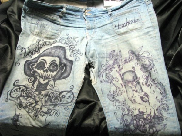 Джинсы разрисованные маркером