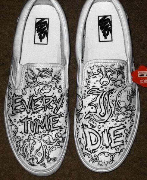 Рисунки на кроссовках фломастером