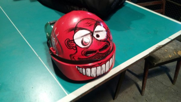 Клоун в каске