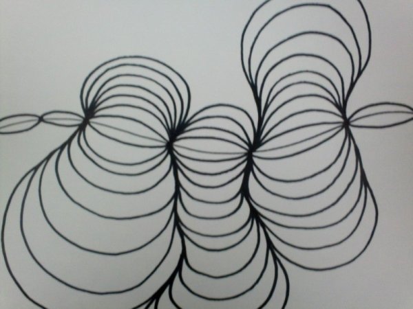 Рисунки черным фломастером на бумаге