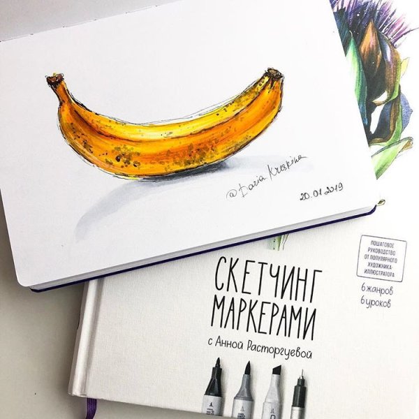 Банан цветными карандашами