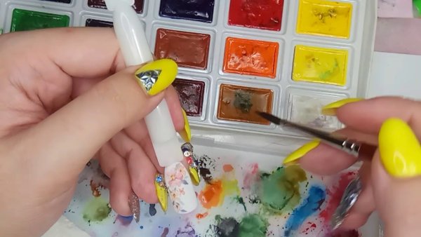 Маникюр акварельными красками