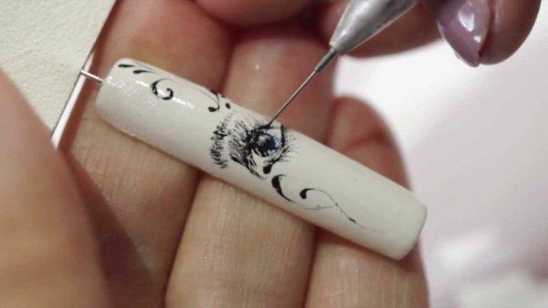 Рисование иголкой на ногтях