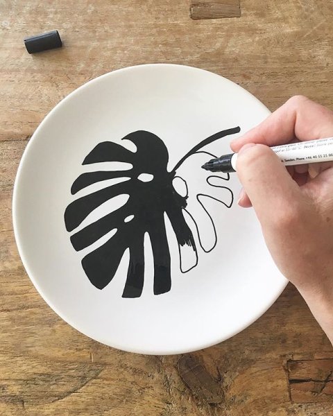 Тарелка маркерами