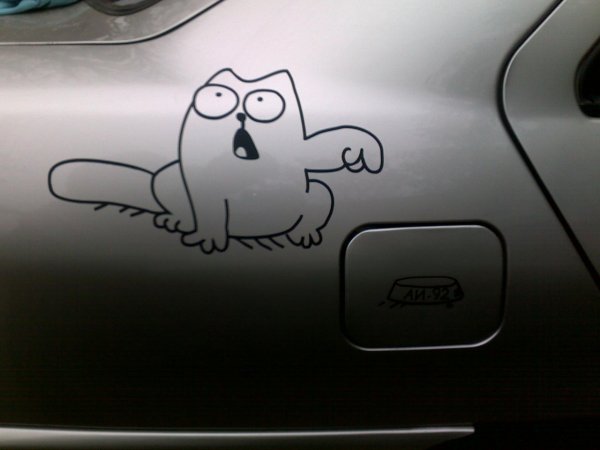 Наклейка Саймон на машину