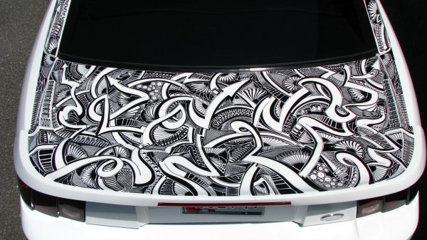 Машина расписана маркером