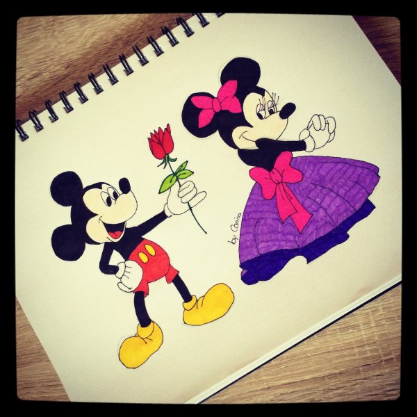 Микки и Минни Маус карандашом