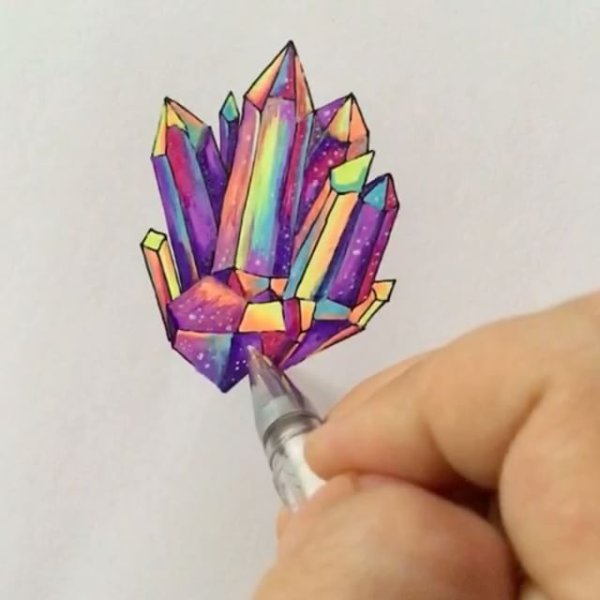 Кристаллы цветными карандашами