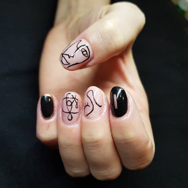 Маникюр с женским силуэтом
