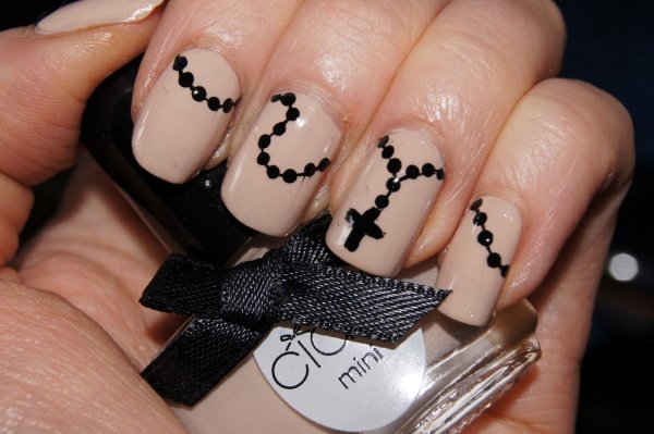 Маникюр с крестом