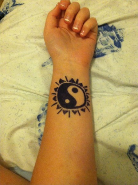 Тату фломастером на руке