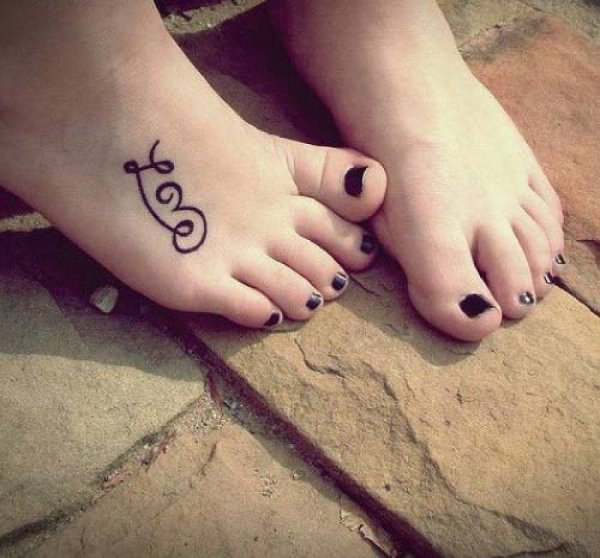 Тату на ноге легкие