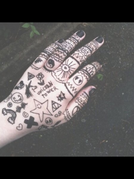 Руки черной ручкой