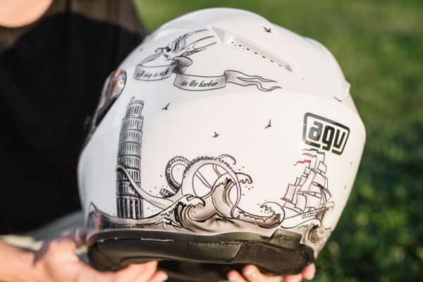 Аэрография шлема AGV