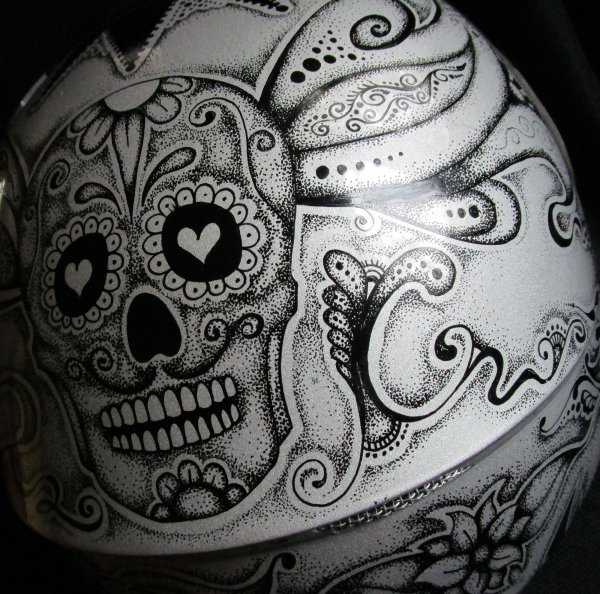 Красивый узор на шлеме