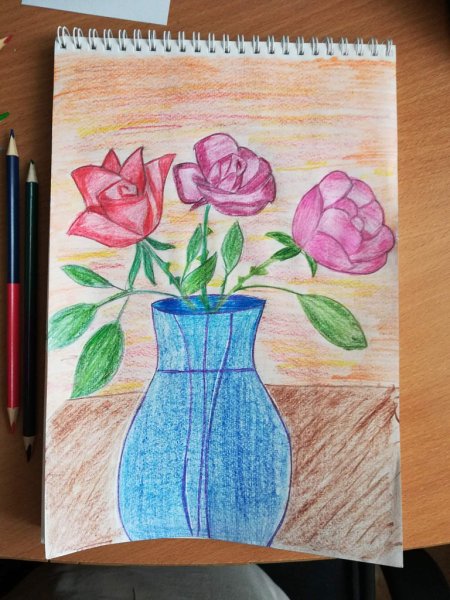 Ваза с цветами цветными карандашами