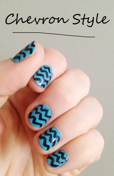 Узоры маркером на ногтях