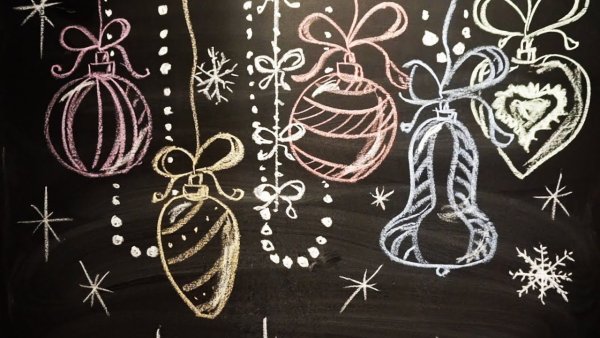 Елочная игрушка на меловой доске