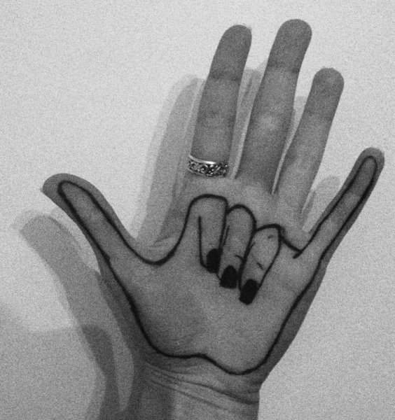 Тату на пальцы фломастером