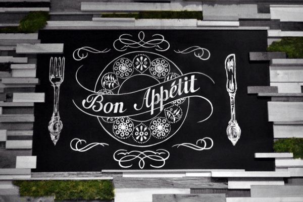 Вывеска на меловой доске