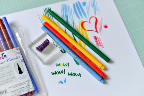 Фломастеры на столе