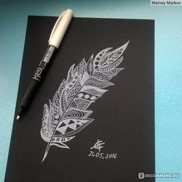 Белым маркером по черной бумаге