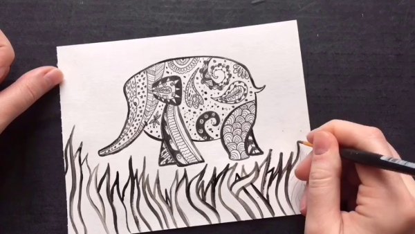 Нарисовать слона в стиле дудлинг