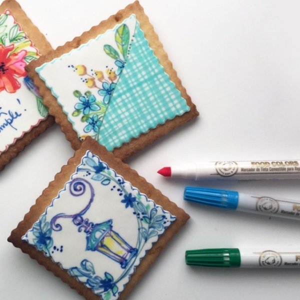 Украшение пищевыми фломастерами