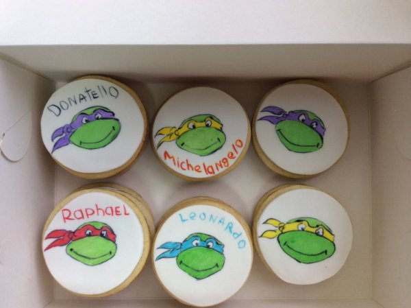 Надпись на мастике пищевыми фломастерами