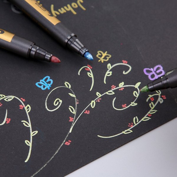 Маркеры для рисования на черной бумаге