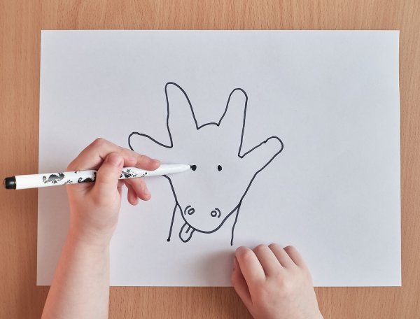 Обводим ладошку