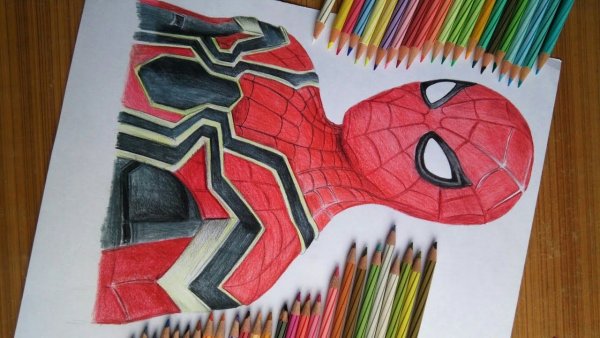 Человек паук цветными карандашами