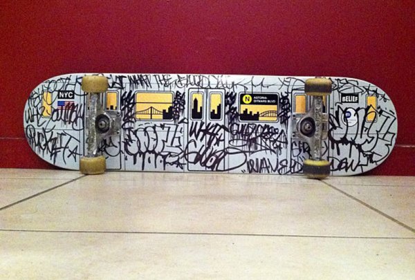 Разрисованный скейт