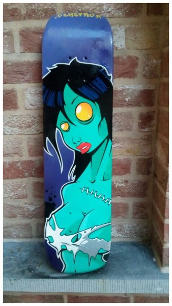Разрисованный скейтборд