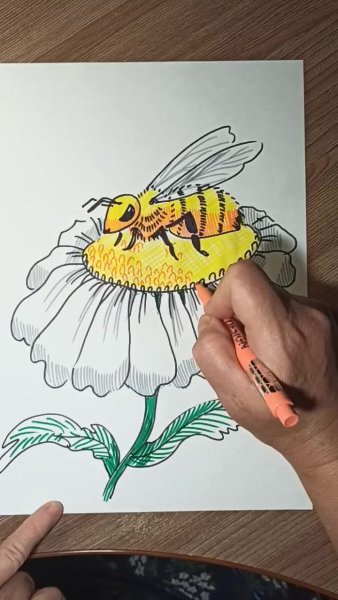 Рисовать маркерами пчелку