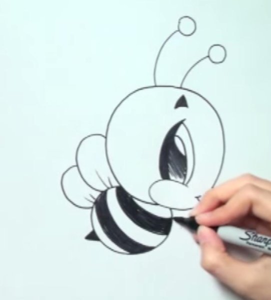 Рисунок пчелы для срисовки